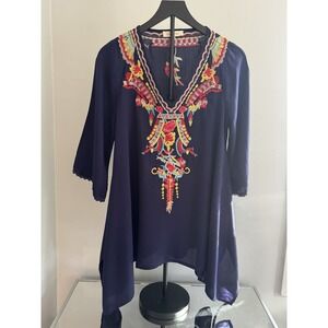 Solitaire Embroidered Boho Tunic Top Women's Medium Navy Floral Rayon